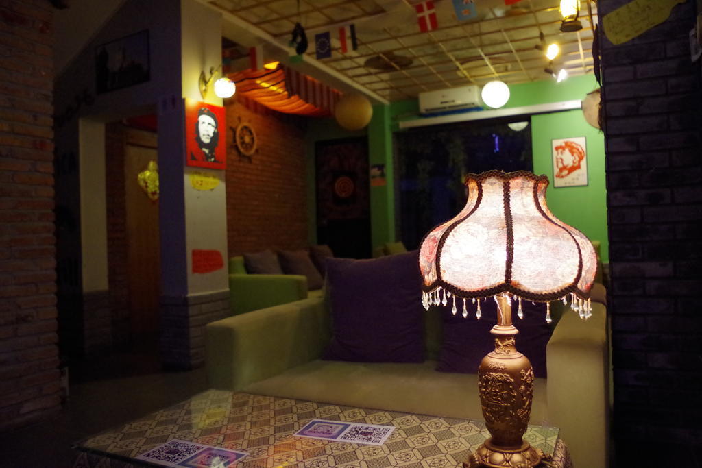 Yangshuo Travellers Land Youth Hostel ภายนอก รูปภาพ