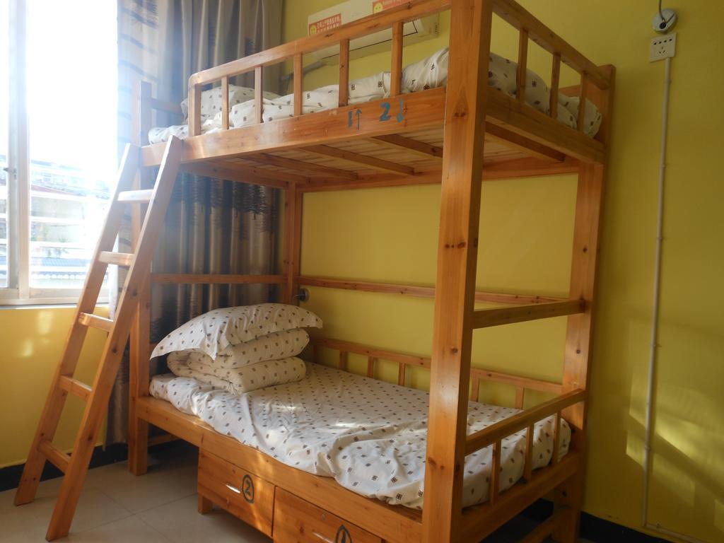 Yangshuo Travellers Land Youth Hostel ภายนอก รูปภาพ