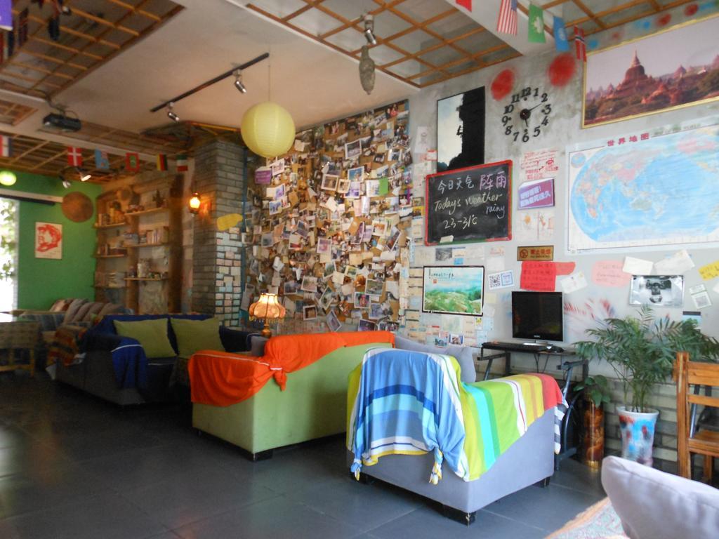 Yangshuo Travellers Land Youth Hostel ภายนอก รูปภาพ
