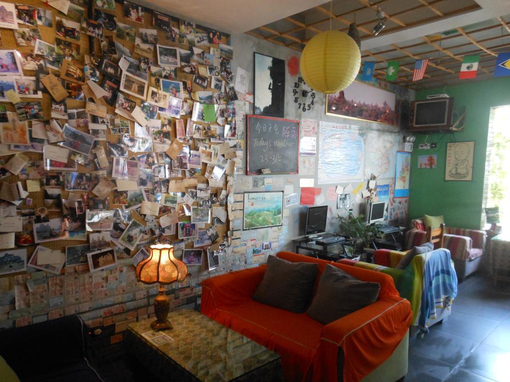 Yangshuo Travellers Land Youth Hostel ภายนอก รูปภาพ