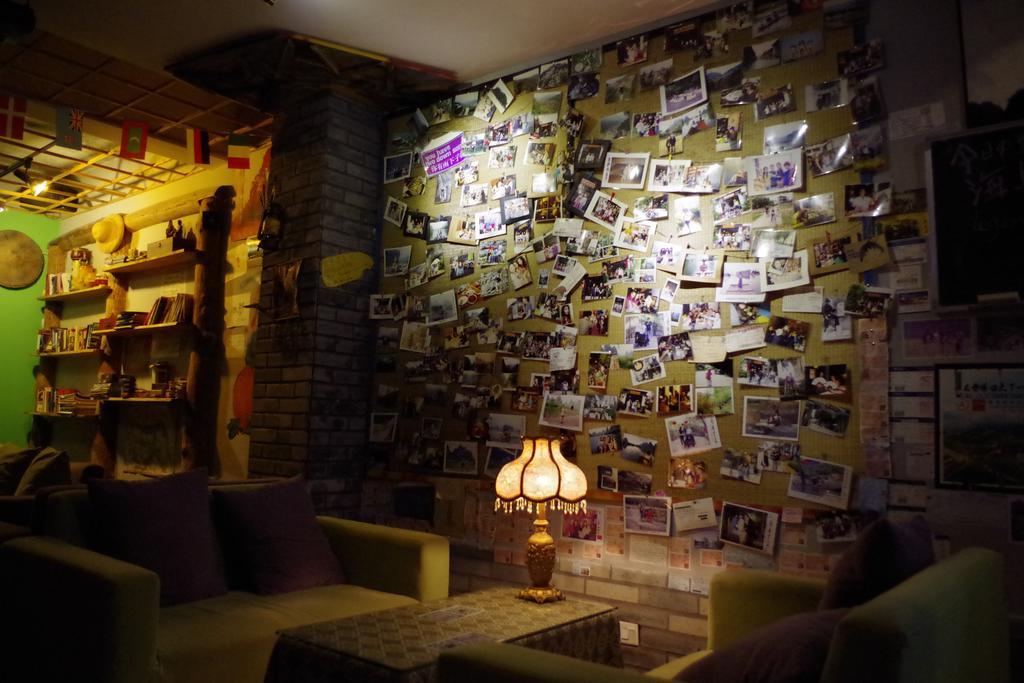 Yangshuo Travellers Land Youth Hostel ภายนอก รูปภาพ