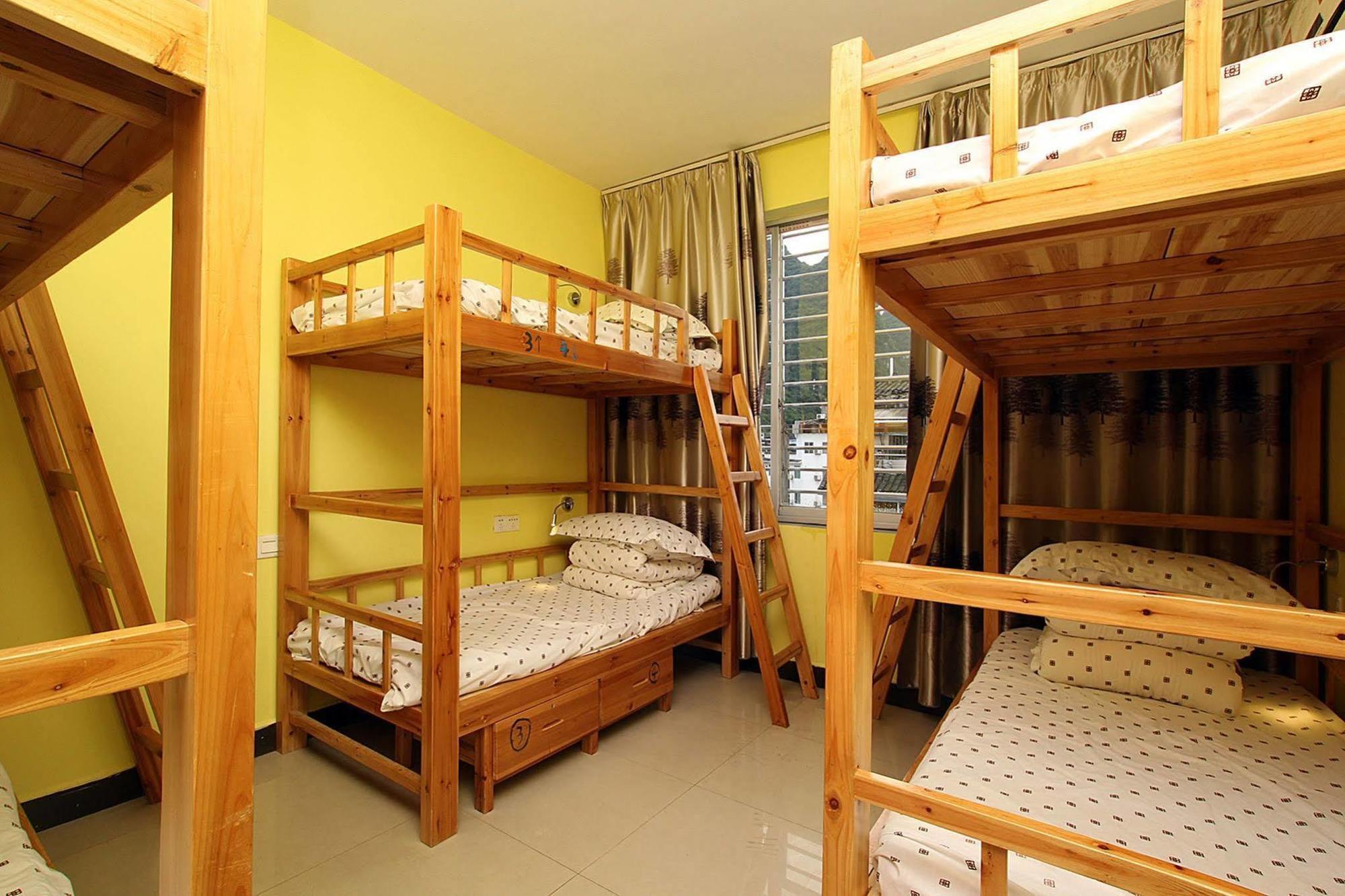 Yangshuo Travellers Land Youth Hostel ภายนอก รูปภาพ